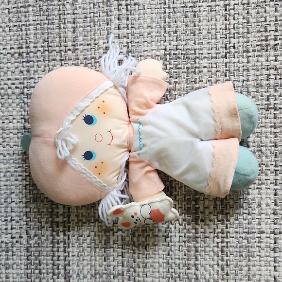Vintage Strawberry Shortcake Apricot Rag Doll With Hopsalot Bunny - Picture 1 of 15